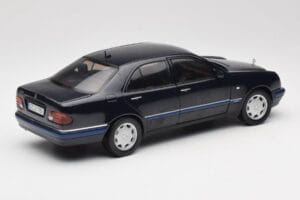 Mercedes E-Class W210 E320 Czarny Sun Star 1:18 1151 Metal — zdjęcie 3 z 8