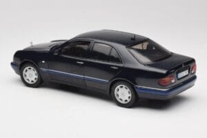 Mercedes E-Class W210 E320 Czarny Sun Star 1:18 1151 Metal — zdjęcie 7 z 8