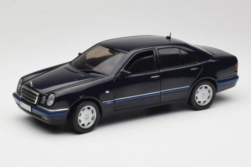 Mercedes E-Class W210 E320 Czarny Sun Star 1:18 1151 Metal