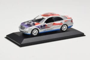 Mercedes E-Class W211 #11 Bluetec Paris-Beijing 2006 Minichamps 1:43 B66962267-R Metal — zdjęcie 2 z 4