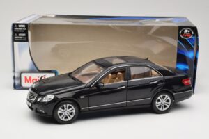 Mercedes E-Class W211 Czarny Maisto 1:18 31172 Metal — zdjęcie 8 z 8