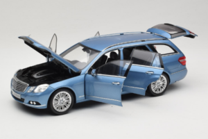 Mercedes E-Class W212 Estate Indigolith Metallic Blue Minichamps 1:18 B66962449 Metal — zdjęcie 2 z 8