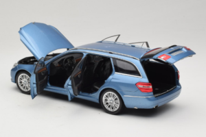 Mercedes E-Class W212 Estate Indigolith Metallic Blue Minichamps 1:18 B66962449 Metal — zdjęcie 5 z 8