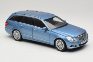 Mercedes E-Class W212 Estate Indigolith Metallic Blue Minichamps 1:18 B66962449 Metal — zdjęcie 6 z 8