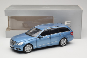 Mercedes E-Class W212 Estate Indigolith Metallic Blue Minichamps 1:18 B66962449 Metal — zdjęcie 8 z 8