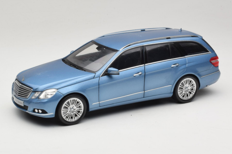 Mercedes E-Class W212 Estate Indigolith Metallic Blue Minichamps 1:18 B66962449 Metal