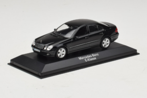 Mercedes E-Class W211 Czarny Minichamps 1:43 B66961950 Metal — zdjęcie 2 z 4