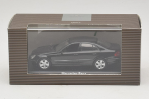 Mercedes E-Class W211 Czarny Minichamps 1:43 B66961950 Metal — zdjęcie 4 z 4