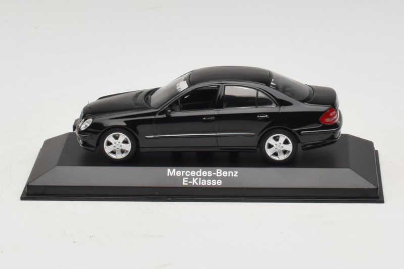Mercedes E-Class W211 Czarny Minichamps 1:43 B66961950 Metal