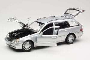 Mercedes E320 T-Modell S210 Elegance Srebrny Kyosho 1:18 B66962166 Metal — zdjęcie 2 z 8