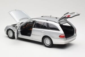Mercedes E320 T-Modell S210 Elegance Srebrny Kyosho 1:18 B66962166 Metal — zdjęcie 5 z 8