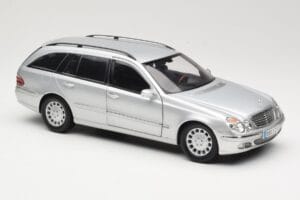 Mercedes E320 T-Modell S210 Elegance Srebrny Kyosho 1:18 B66962166 Metal — zdjęcie 6 z 8