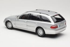 Mercedes E320 T-Modell S210 Elegance Srebrny Kyosho 1:18 B66962166 Metal — zdjęcie 7 z 8