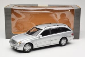 Mercedes E320 T-Modell S210 Elegance Srebrny Kyosho 1:18 B66962166 Metal — zdjęcie 8 z 8