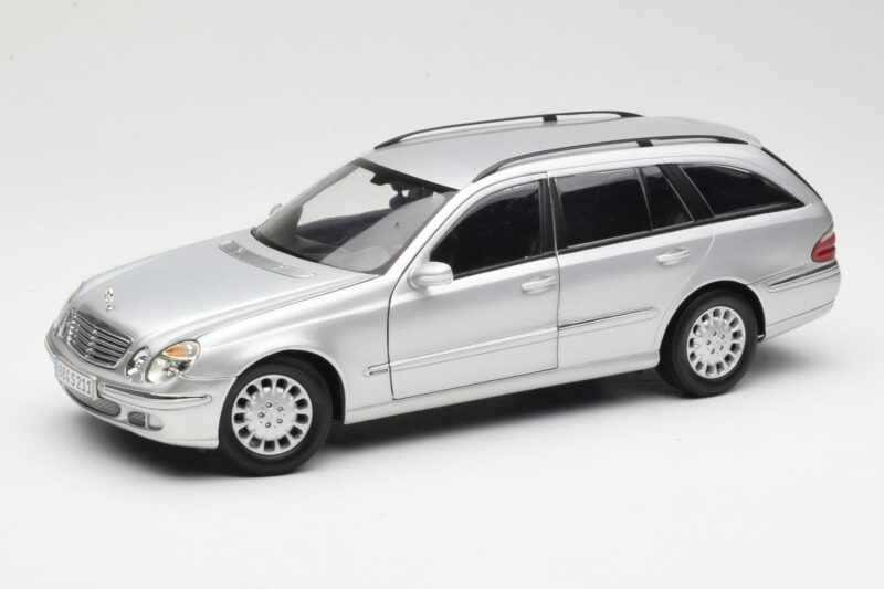 Mercedes E320 T-Modell S210 Elegance Srebrny Kyosho 1:18 B66962166 Metal