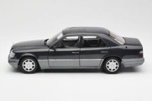 Mercedes E320 W124 Nautik Niebieski Metalik Dealer Edition AUTOart 1:18 B66040508 Metal — zdjęcie 4 z 8