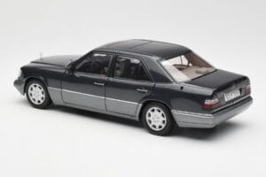 Mercedes E320 W124 Nautik Niebieski Metalik Dealer Edition AUTOart 1:18 B66040508 Metal — zdjęcie 7 z 8