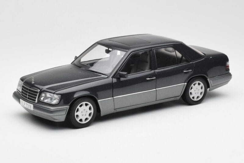 Mercedes E320 W124 Nautik Niebieski Metalik Dealer Edition AUTOart 1:18 B66040508 Metal