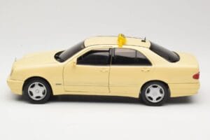 Mercedes E320 W210 Taxi Sun Star 1:18 1160 Metal — zdjęcie 4 z 8