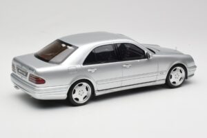 Mercedes E55 AMG W210 Brilliant Silver Otto 1:18 OT459 Żywica — zdjęcie 2 z 6