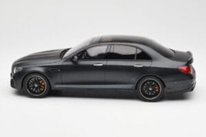 Mercedes AMG E63 S W213 Edition 1 Night Czarny GT Spirit 1:18 B66963111 Żywica — zdjęcie 3 z 6