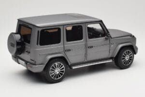 Mercedes G-Class G500 W463A Designo Platinum Magno Minichamps 1:18 B66960811 Metal — zdjęcie 3 z 8