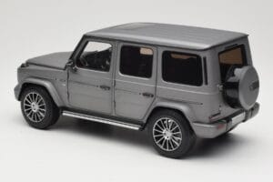 Mercedes G-Class G500 W463A Designo Platinum Magno Minichamps 1:18 B66960811 Metal — zdjęcie 7 z 8