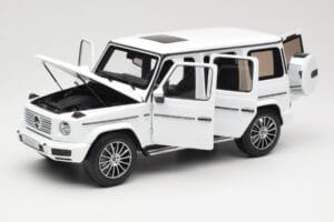 Mercedes G-Class G 500 W463A Diamond White Metallic Minichamps 1:18 113037111 Metal — zdjęcie 2 z 8