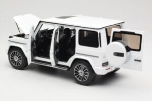 Mercedes G-Class G 500 W463A Diamond White Metallic Minichamps 1:18 113037111 Metal — zdjęcie 5 z 8