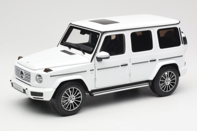 Mercedes G-Class G 500 W463A Diamond White Metallic Minichamps 1:18 113037111 Metal