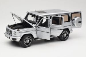 Mercedes G-Class G 500 W463A Iridium Silver Metallic Minichamps 1:18 113037112 Metal — zdjęcie 2 z 8