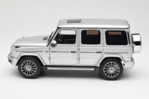 Mercedes G-Class G 500 W463A Iridium Silver Metallic Minichamps 1:18 113037112 Metal — zdjęcie 4 z 8