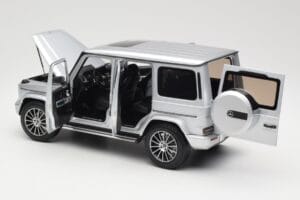 Mercedes G-Class G 500 W463A Iridium Silver Metallic Minichamps 1:18 113037112 Metal — zdjęcie 5 z 8