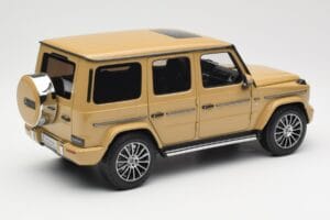 Mercedes G-Class G 500 W463A Solarbeam Yellow Metallic Minichamps 1:18 113037108 Metal — zdjęcie 3 z 8