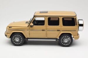 Mercedes G-Class G 500 W463A Solarbeam Yellow Metallic Minichamps 1:18 113037108 Metal — zdjęcie 4 z 8