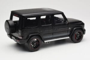 Mercedes G-Class G63 AMG W463A Matt Black Minichamps 1:18 110037064 Metal — zdjęcie 3 z 8