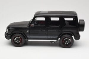 Mercedes G-Class G63 AMG W463A Matt Black Minichamps 1:18 110037064 Metal — zdjęcie 4 z 8