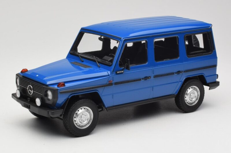 Mercedes G-Class W460 LWB Ciemnoniebieski Minichamps 1:18 155038100 Metal