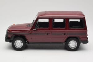 Mercedes G-Class W460 LWB Ciemnoczerwony Minichamps 1:18 155038102 Metal — zdjęcie 3 z 6