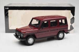 Mercedes G-Class W460 LWB Ciemnoczerwony Minichamps 1:18 155038102 Metal — zdjęcie 6 z 6