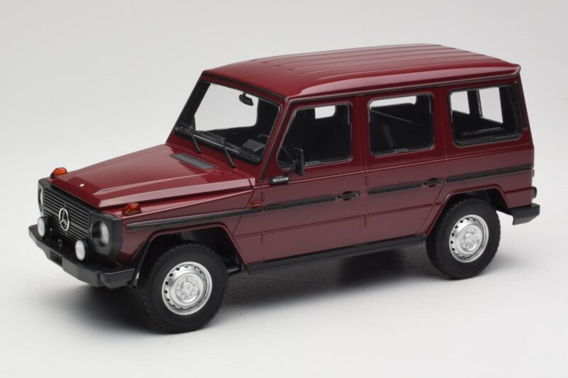 Mercedes G-Class W460 LWB Ciemnoczerwony Minichamps 1:18 155038102 Metal
