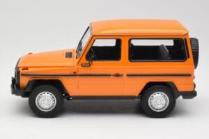 Mercedes G-Class W460 SWB Pomarańczowy Minichamps 1:18 155038000 Metal — zdjęcie 3 z 6