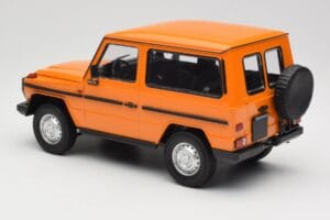 Mercedes G-Class W460 SWB Pomarańczowy Minichamps 1:18 155038000 Metal — zdjęcie 5 z 6