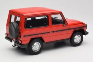 Mercedes G-Class W460 SWB Czerwony Minichamps 1:18 155038002 Metal — zdjęcie 2 z 6