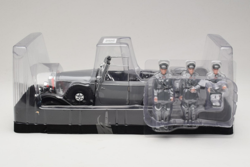 Mercedes G4 6-Wheels Czarny With Figures Signature Models 1:18 Mercedes G4 6-Wheels Czarny With Figures Signature Models 1:18 38202 Metal