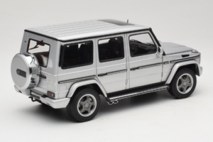 Mercedes G55 AMG W463 Srebrny AUTOart 1:18 76247 Metal — zdjęcie 3 z 8