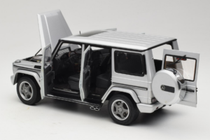 Mercedes G55 AMG W463 Srebrny AUTOart 1:18 76247 Metal — zdjęcie 5 z 8