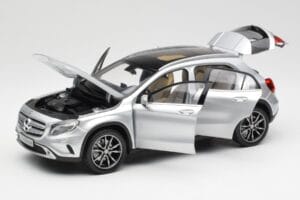 Mercedes GLA X156 Polar Srebrny Metalik Norev 1:18 B66960267 Metal — zdjęcie 2 z 8