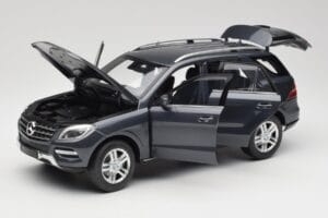 Mercedes M-Class W164 Grey Metallic Minichamps 1:18 100030100 Metal — zdjęcie 2 z 8