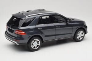 Mercedes M-Class W164 Grey Metallic Minichamps 1:18 100030100 Metal — zdjęcie 3 z 8